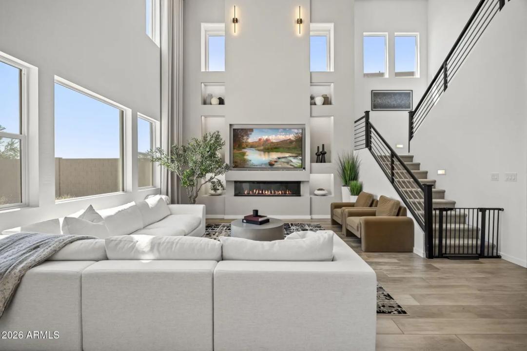 Real Estate Picture 9