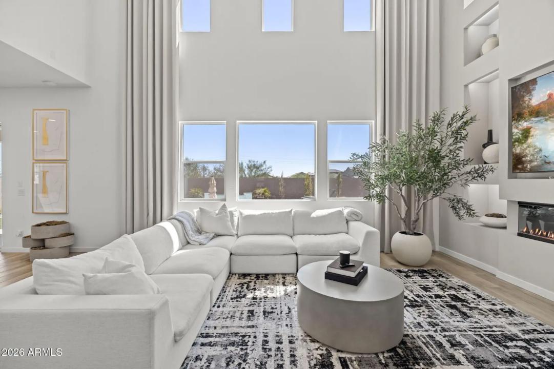 Real Estate Picture 10