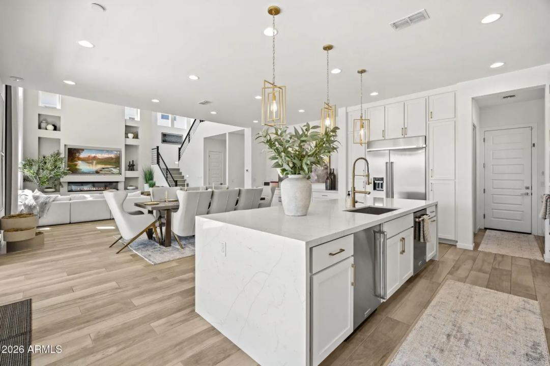 Real Estate Picture 14