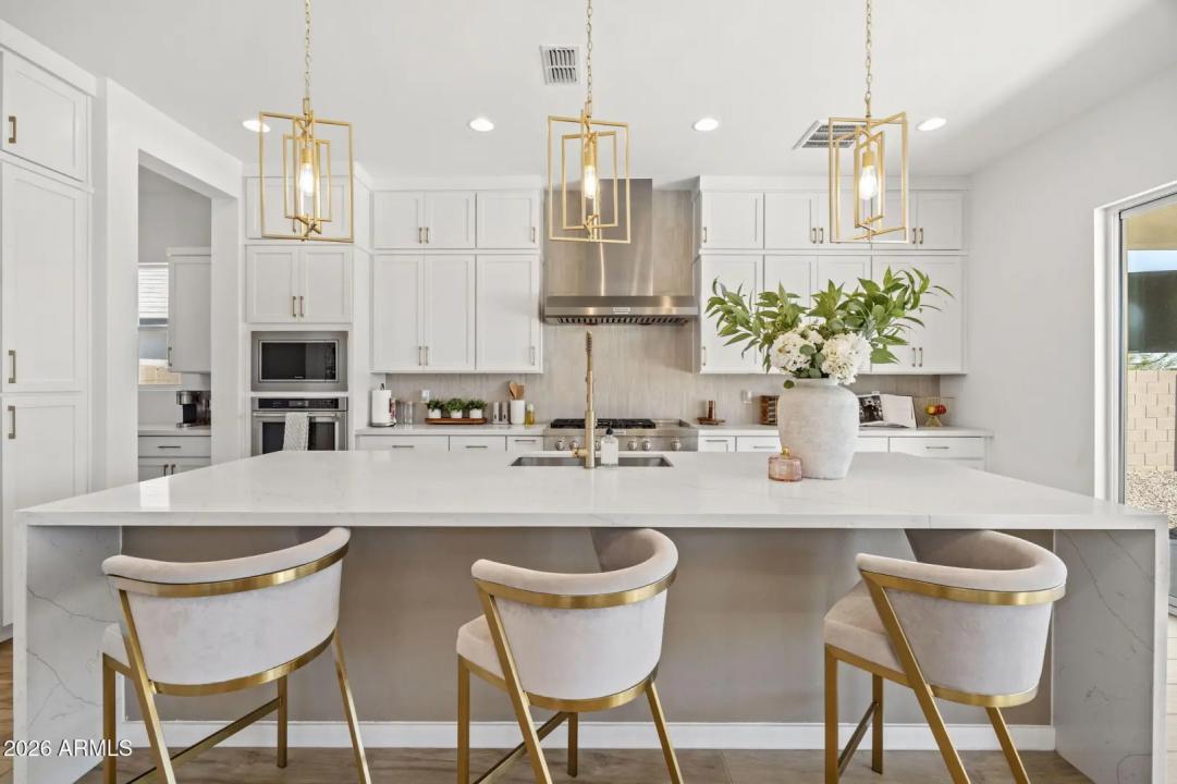 Real Estate Picture 17