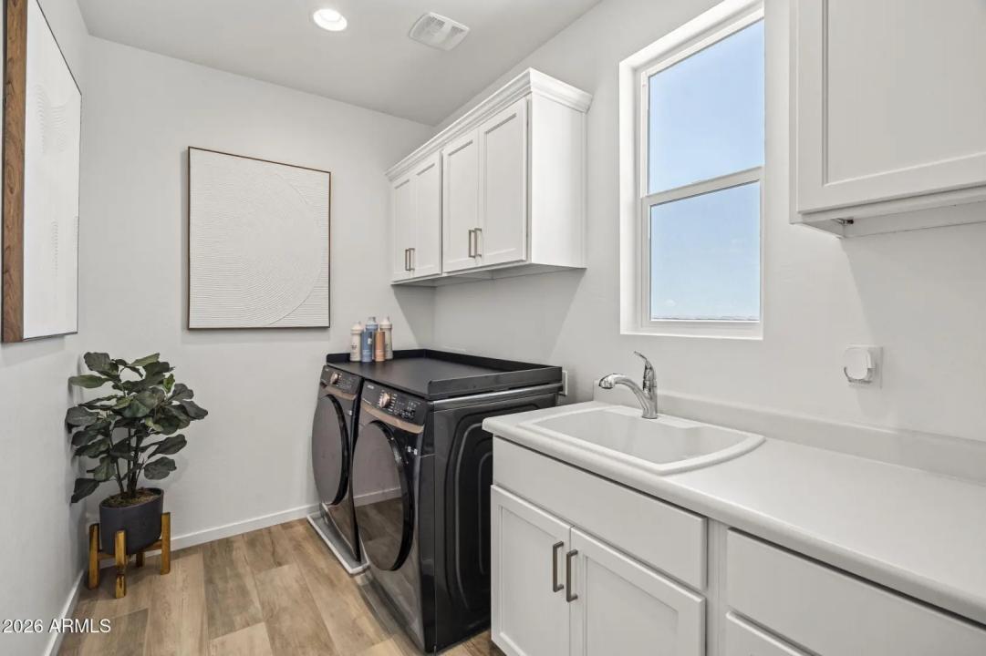 Real Estate Picture 22