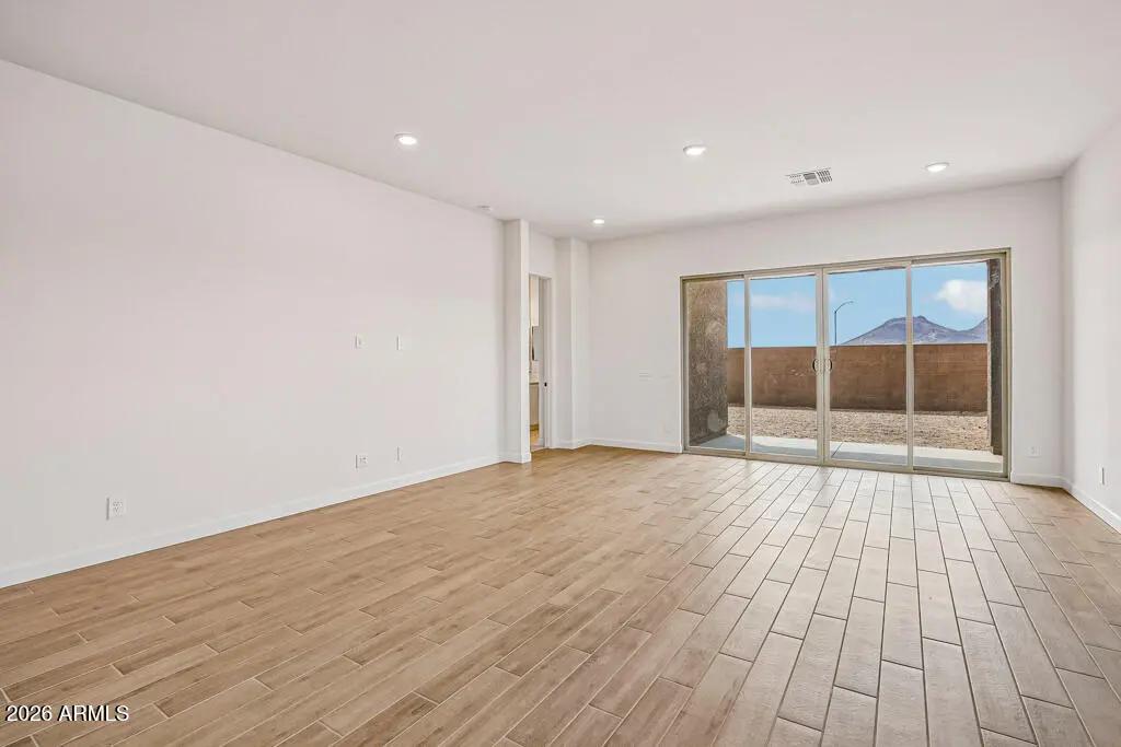 Real Estate Picture 5