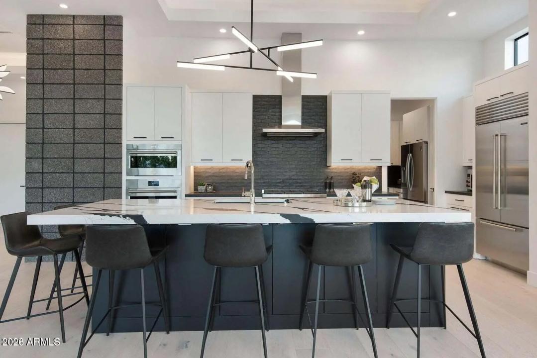 Real Estate Picture 3