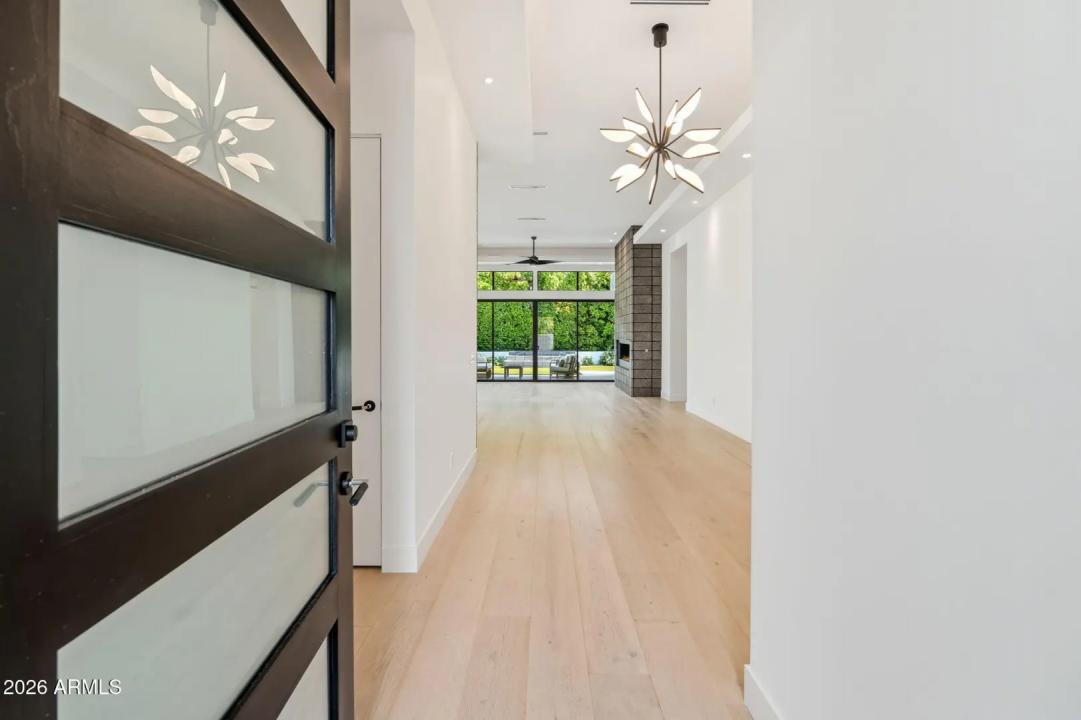 Real Estate Picture 4