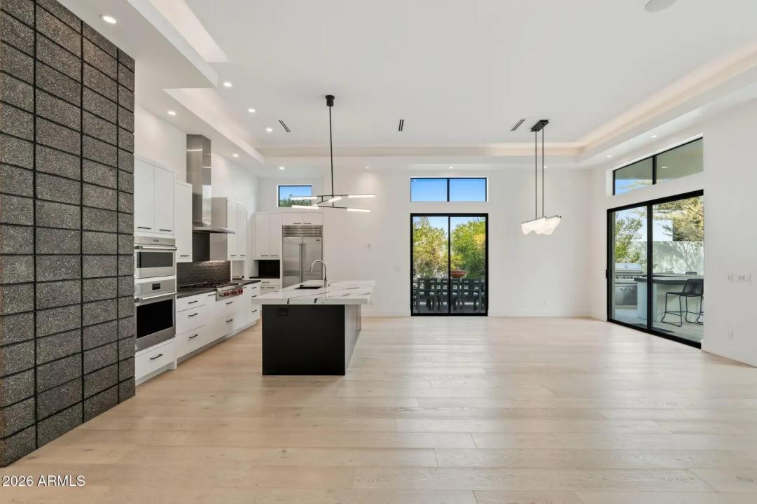 Real Estate Picture 6
