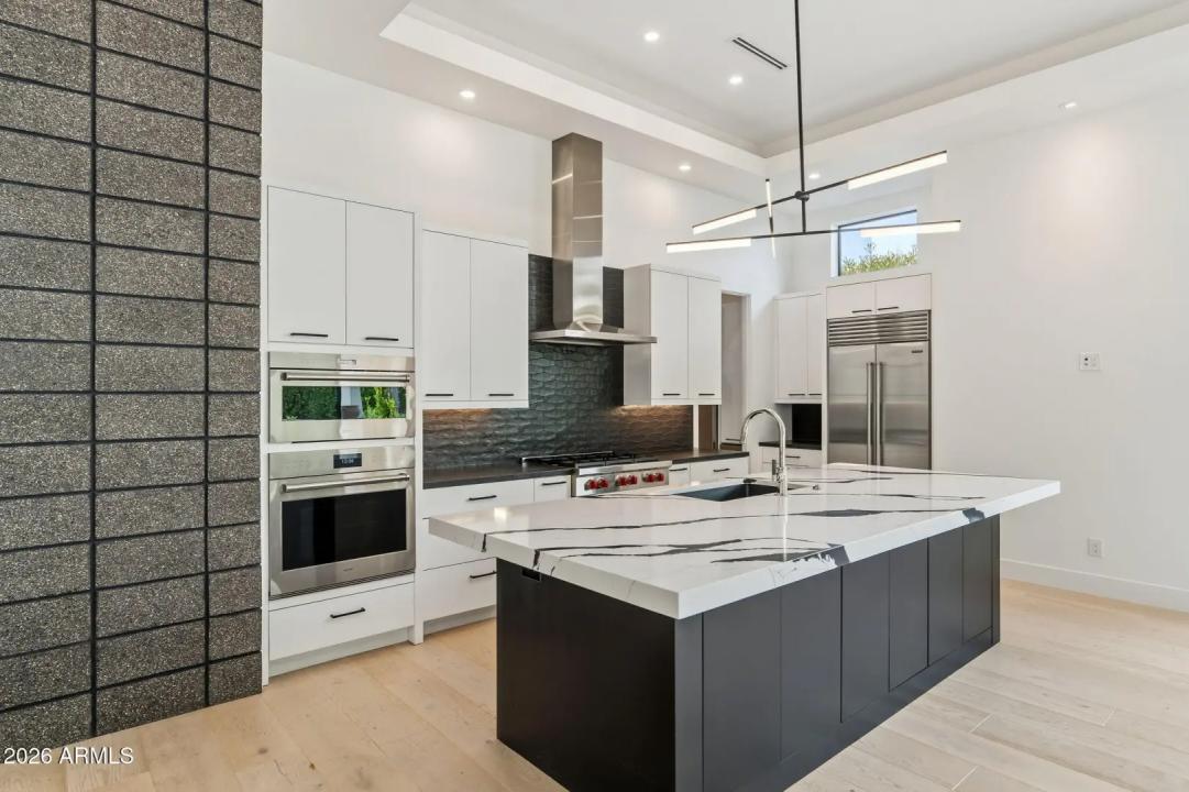 Real Estate Picture 7