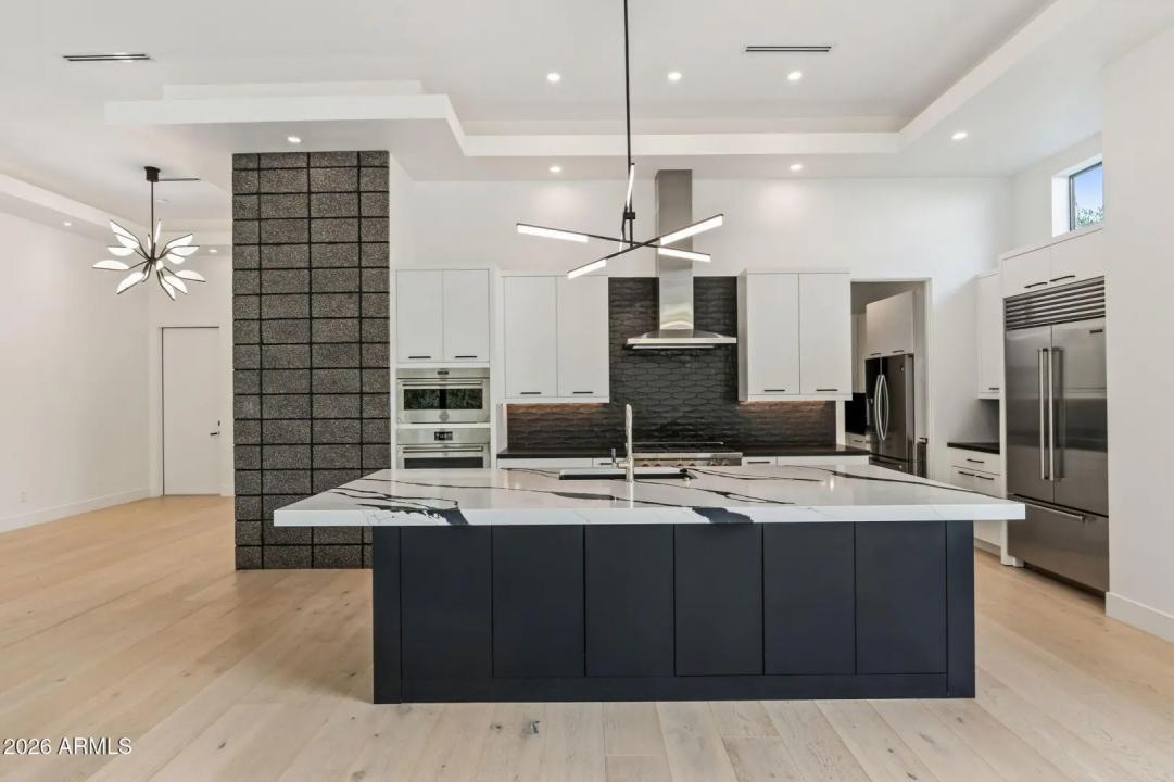 Real Estate Picture 8