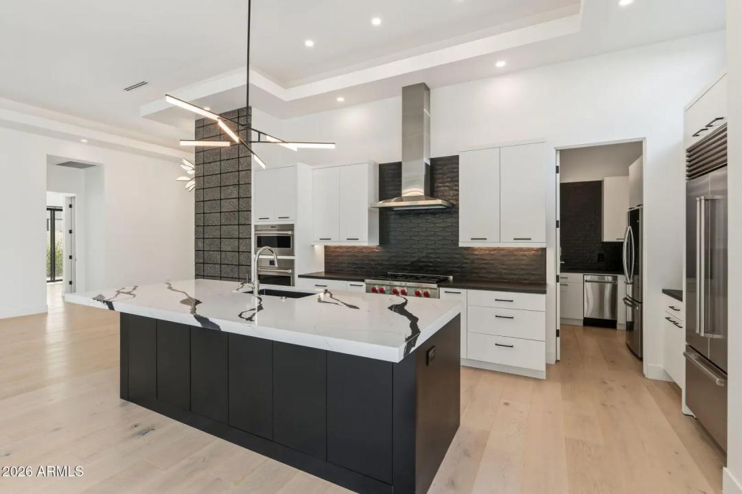 Real Estate Picture 9