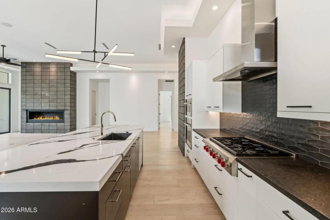 Real Estate Picture 10