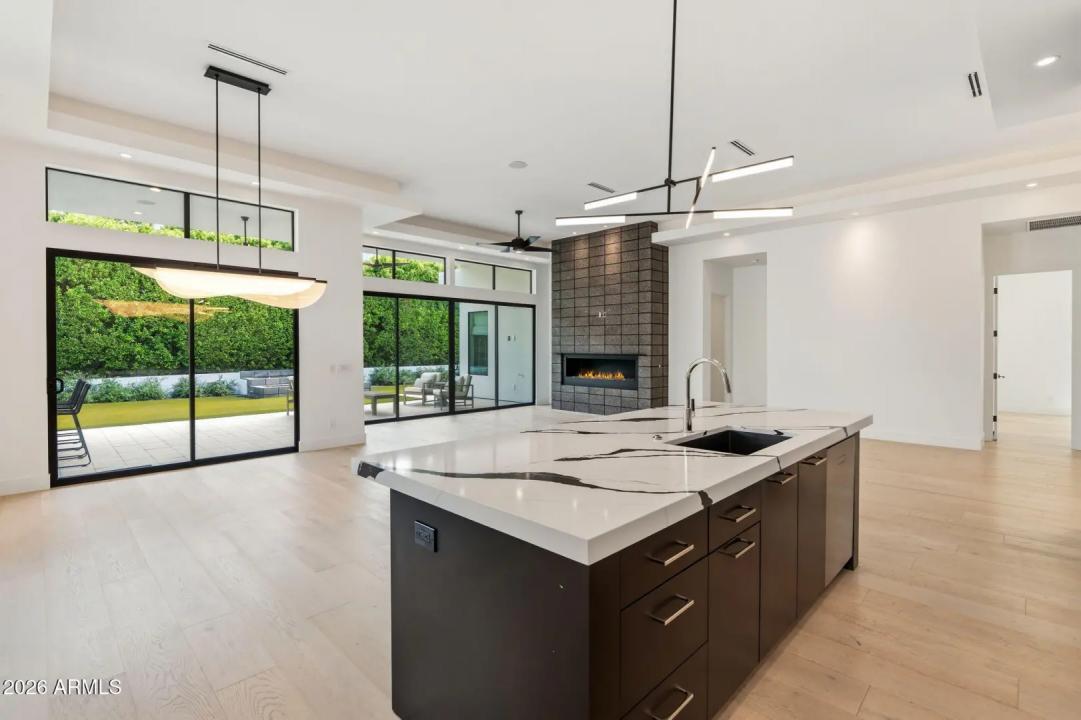 Real Estate Picture 11
