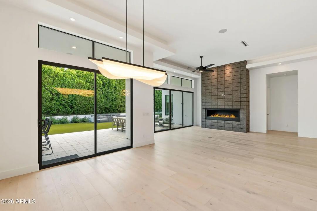 Real Estate Picture 12