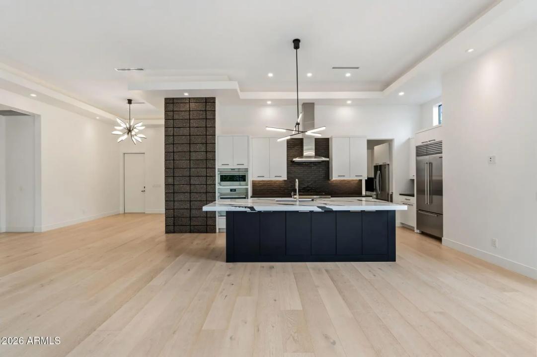 Real Estate Picture 14