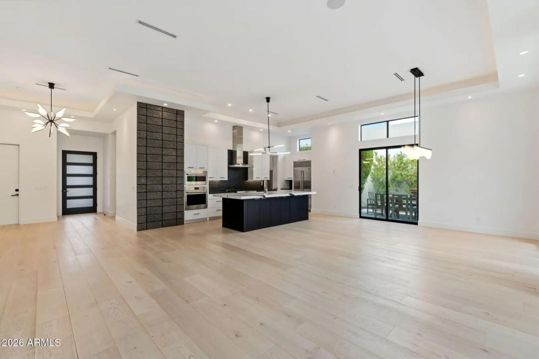 Real Estate Picture 15