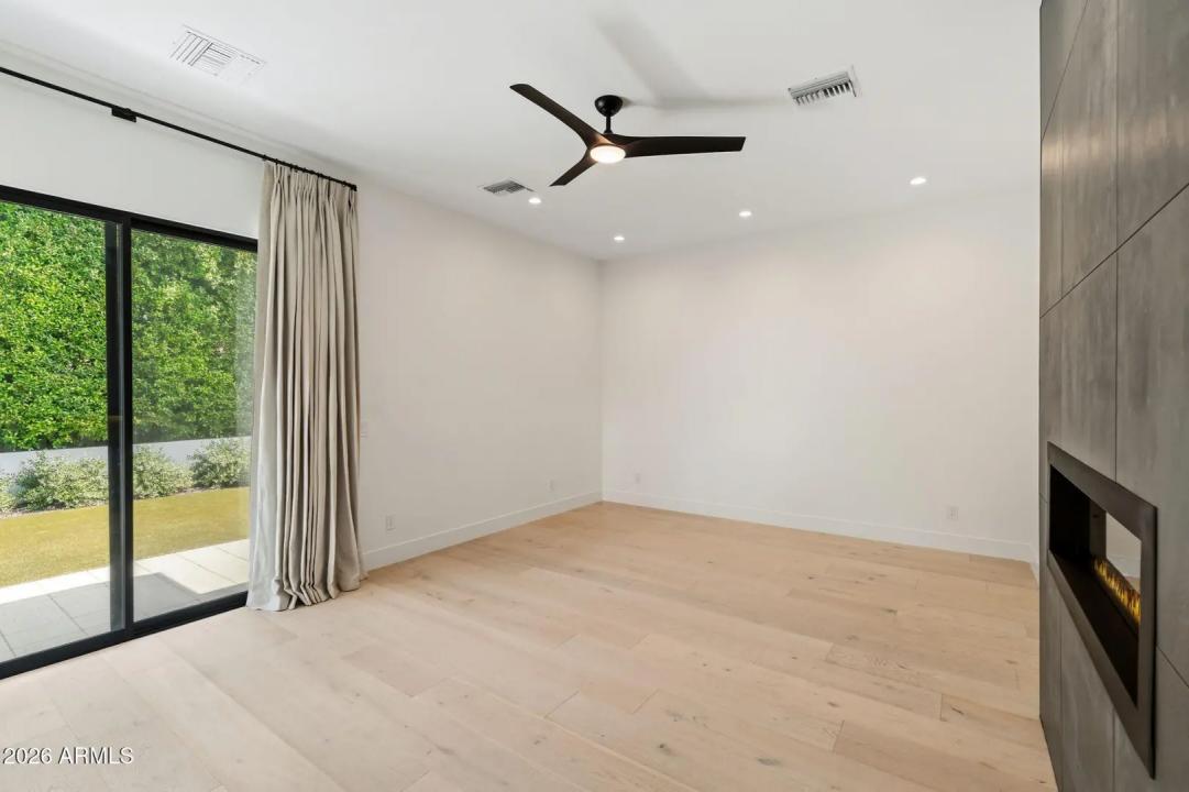 Real Estate Picture 24