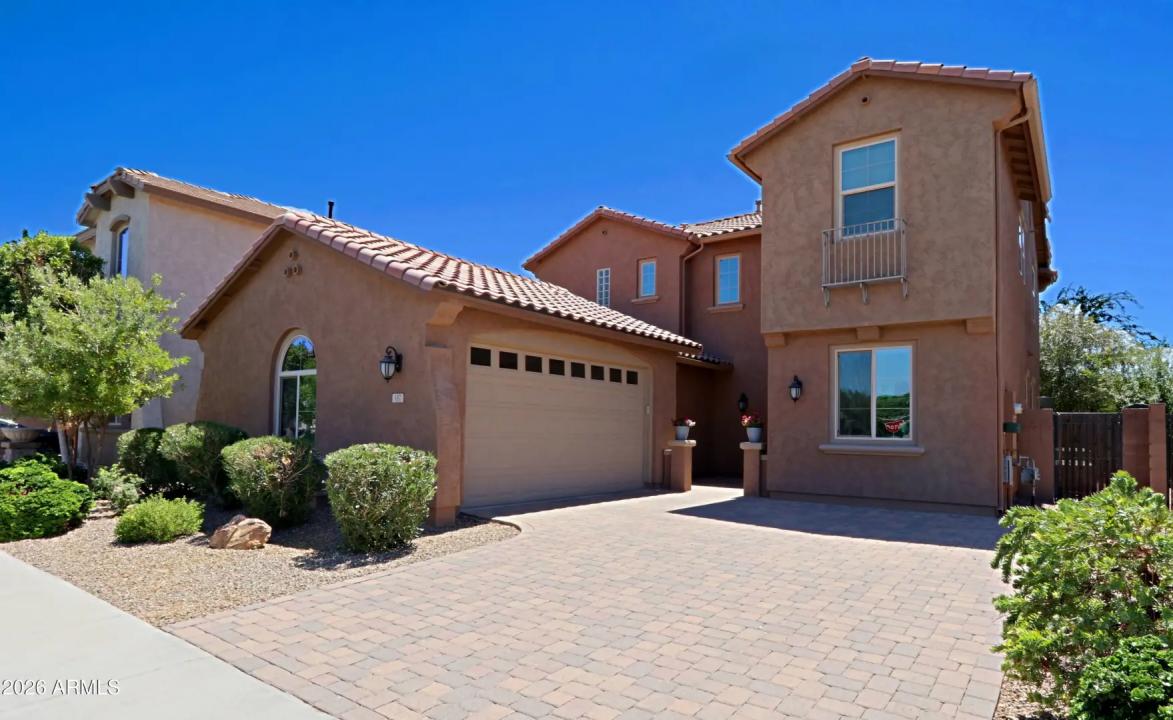 Real Estate Picture 3