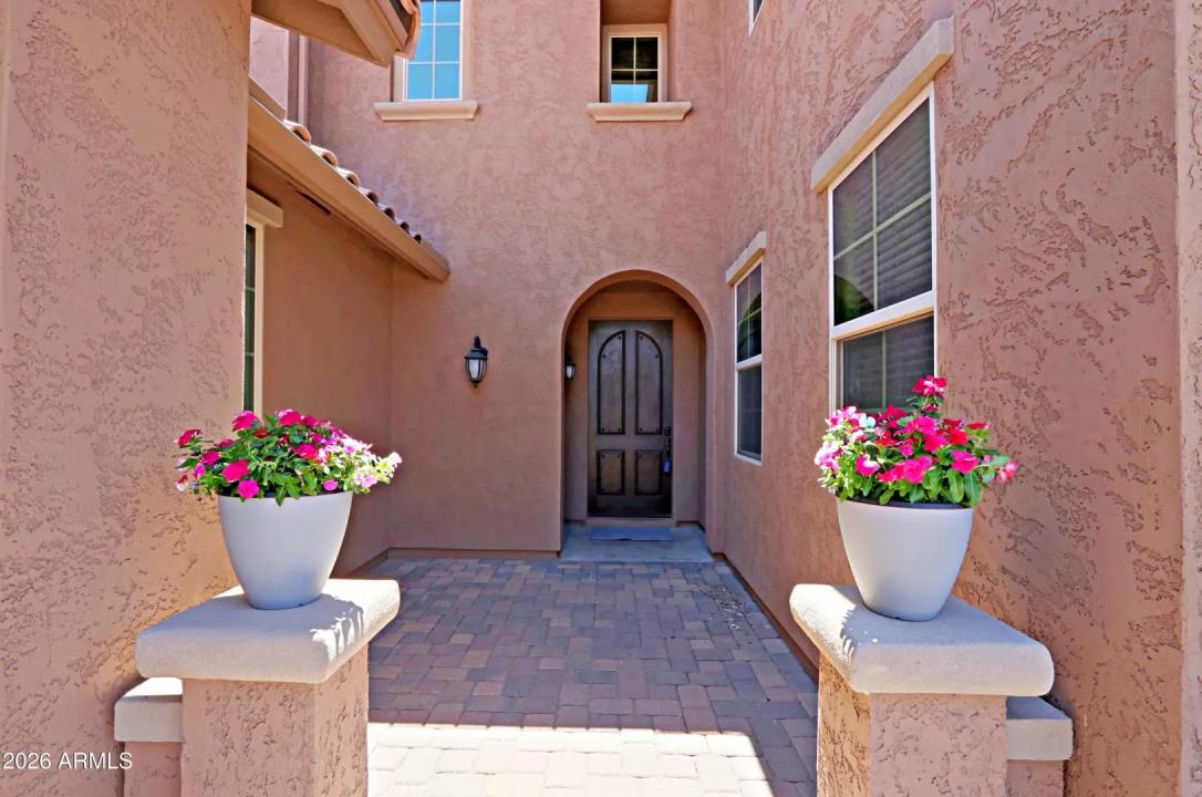 Real Estate Picture 4
