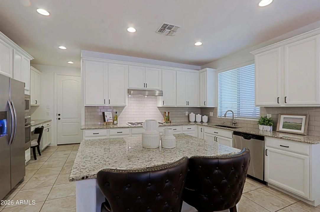 Real Estate Picture 6