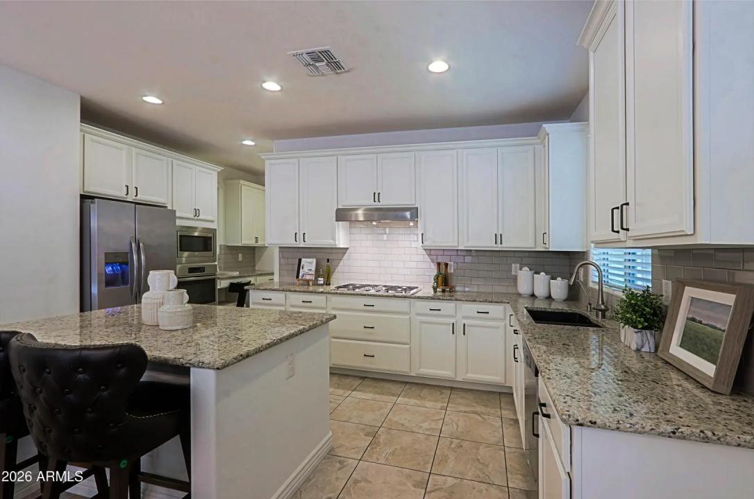 Real Estate Picture 7