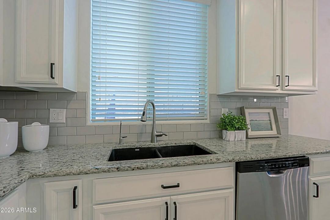 Real Estate Picture 9