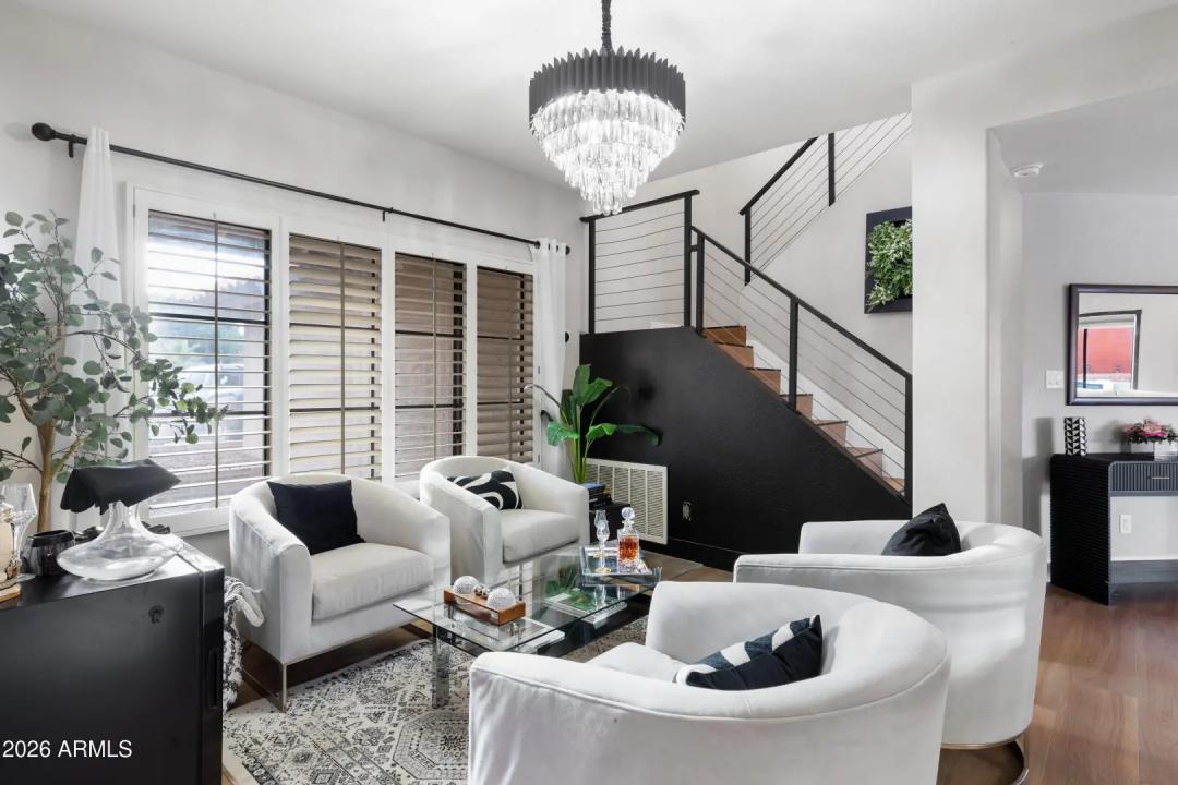 Real Estate Picture 5