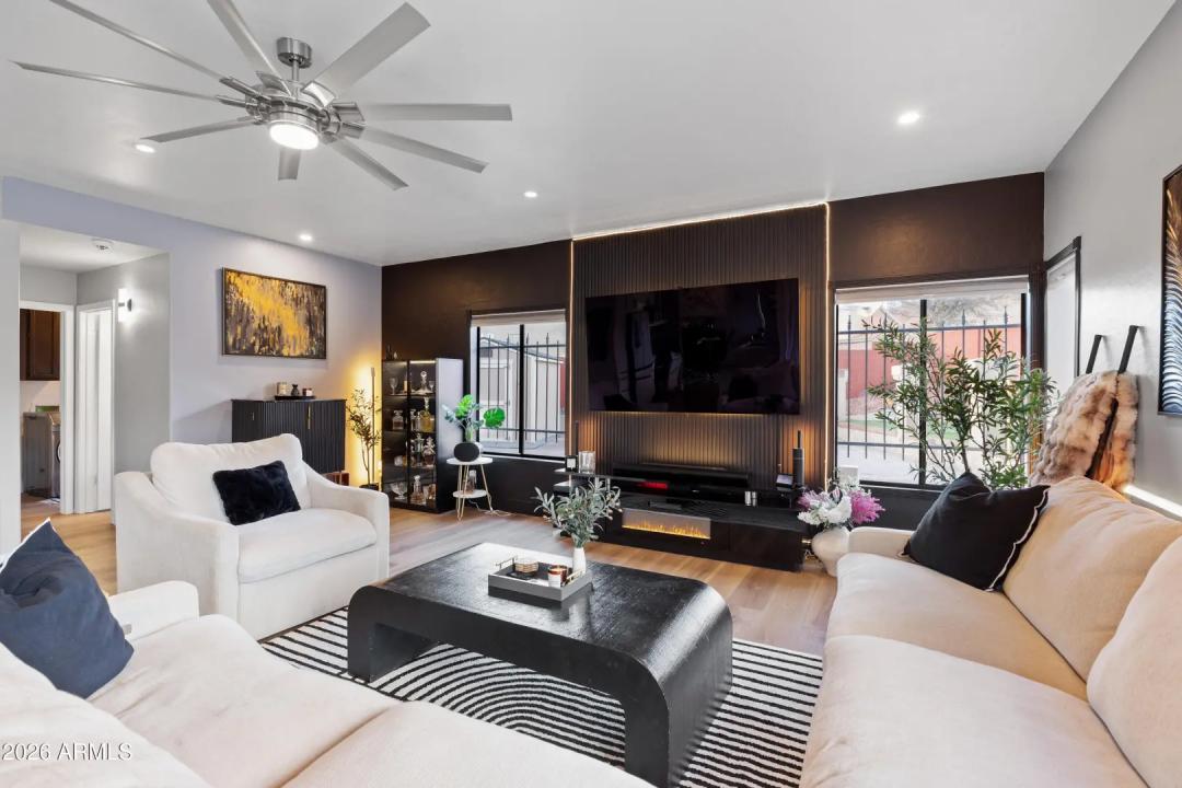 Real Estate Picture 8