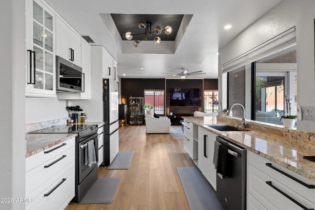 Real Estate Picture 12