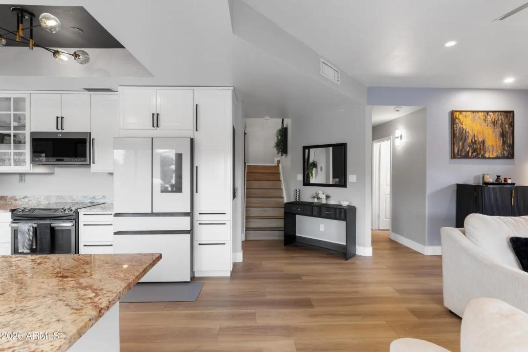 Real Estate Picture 14