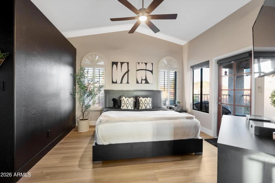 Real Estate Picture 18