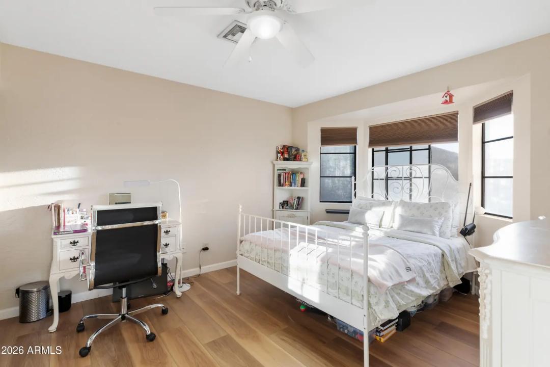 Real Estate Picture 25
