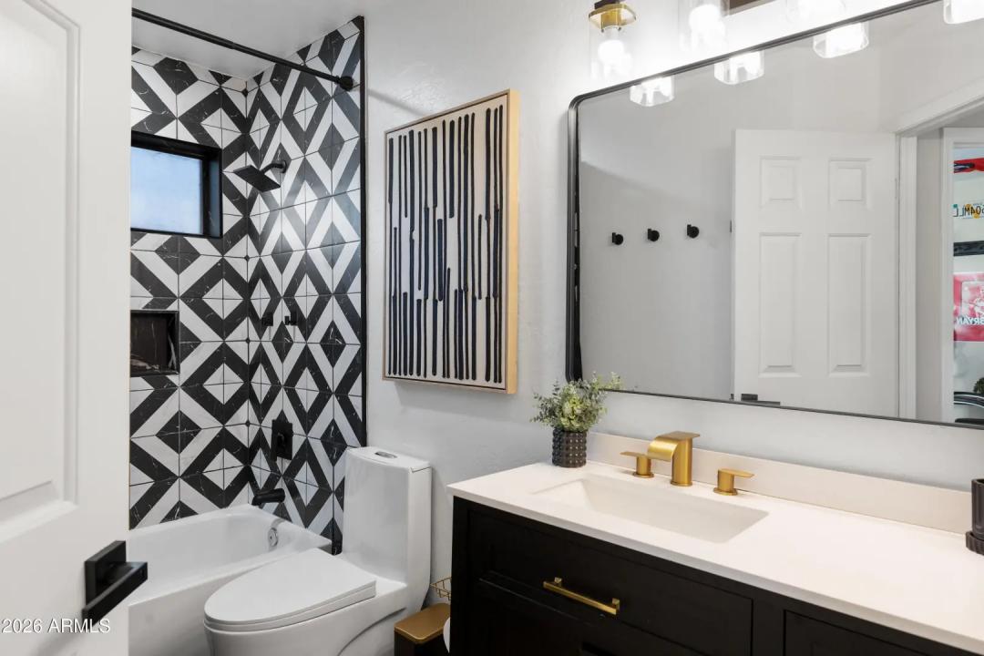 Real Estate Picture 28