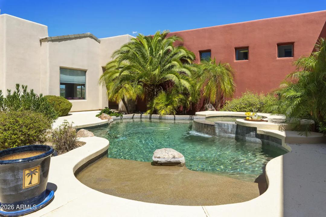 Real Estate Picture 4