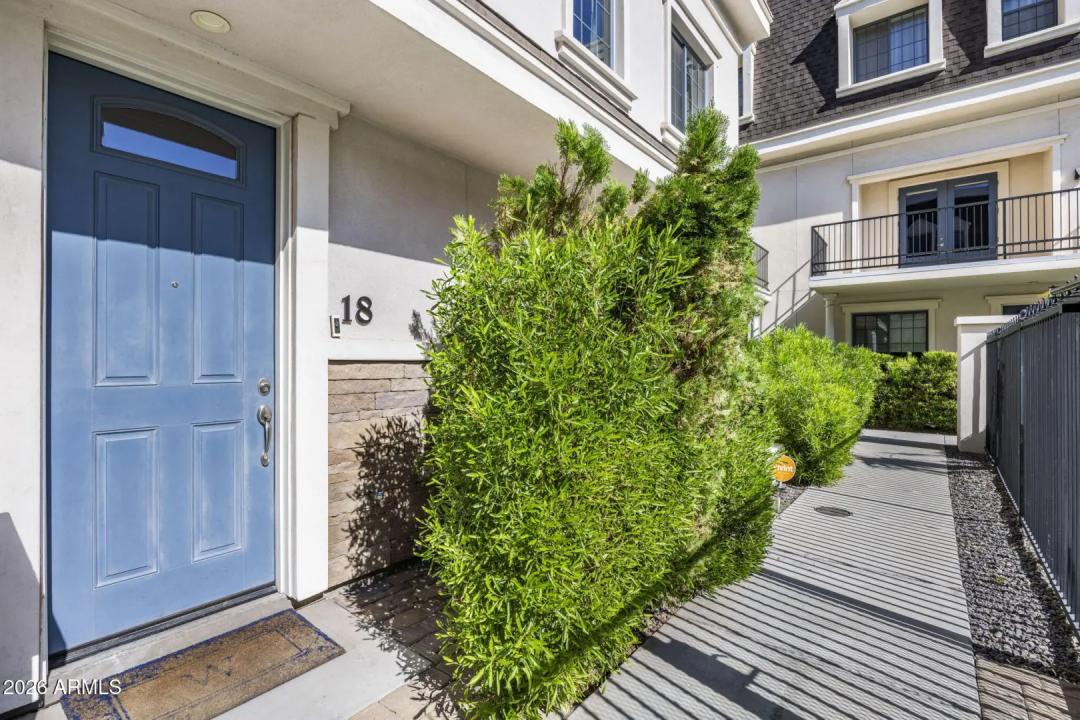 Real Estate Picture 3
