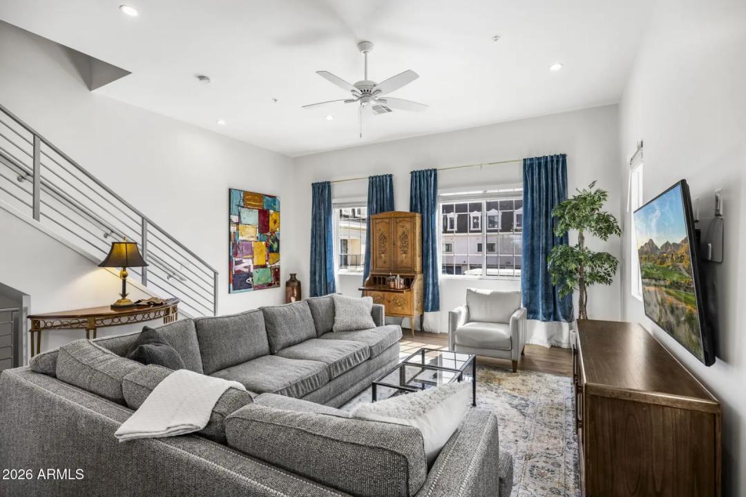 Real Estate Picture 7