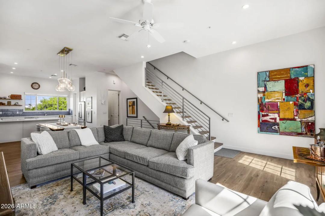 Real Estate Picture 9