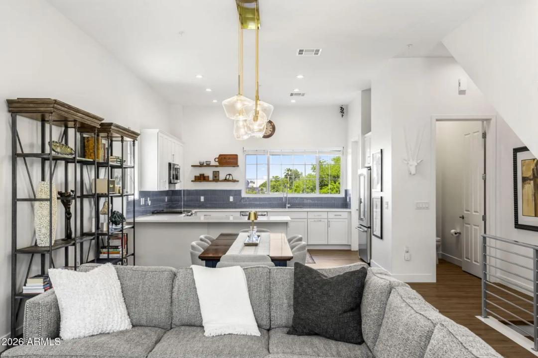 Real Estate Picture 11