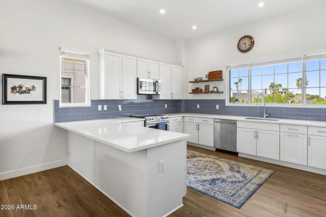 Real Estate Picture 14
