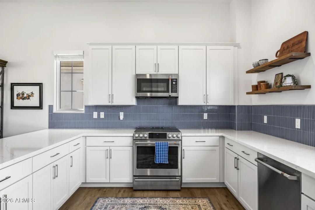 Real Estate Picture 15