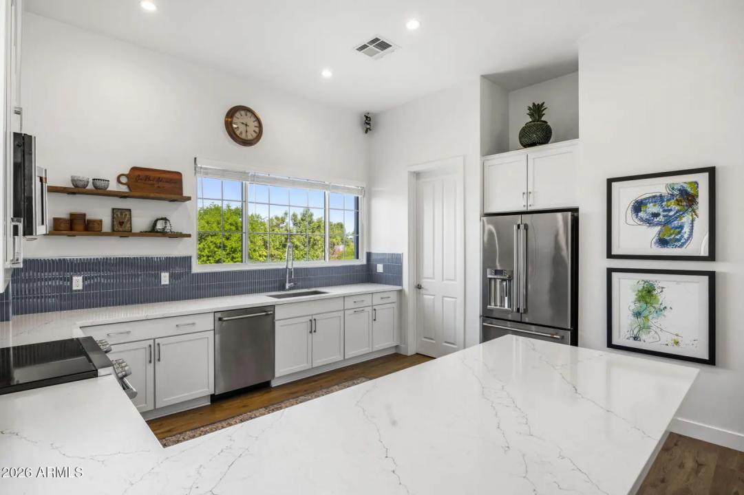 Real Estate Picture 16