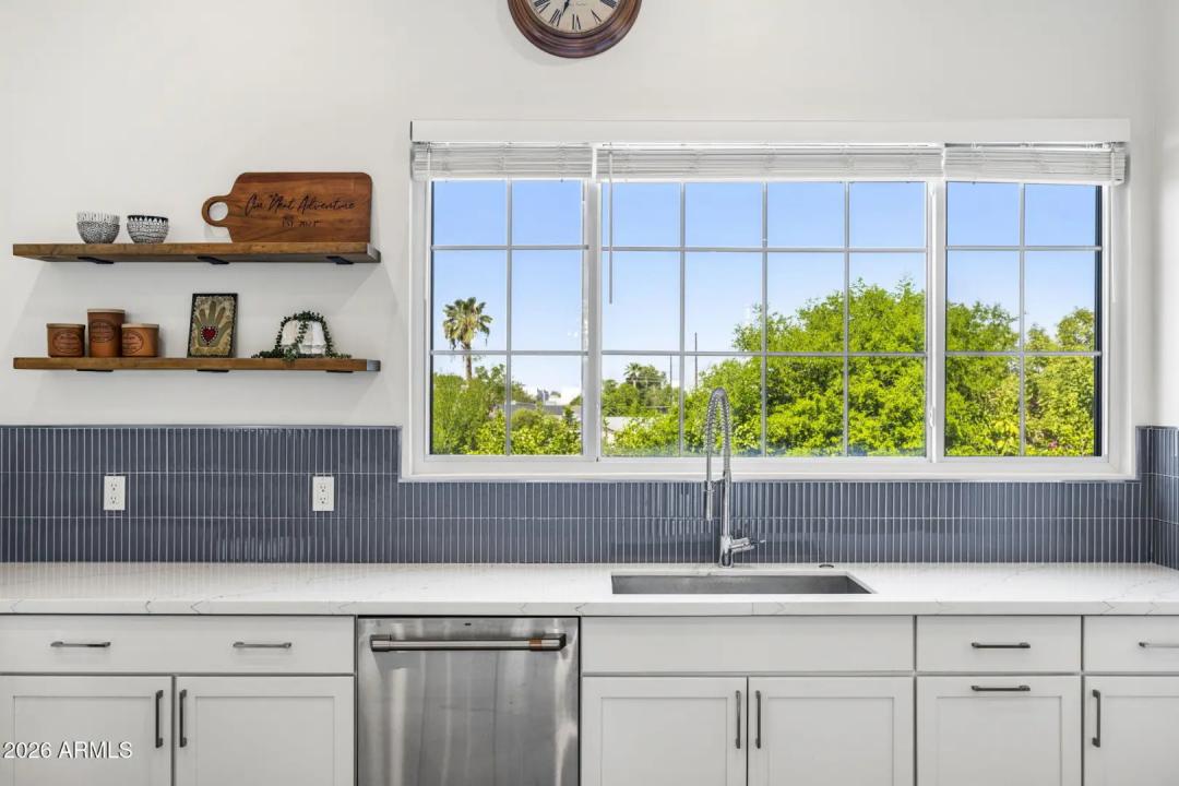 Real Estate Picture 17