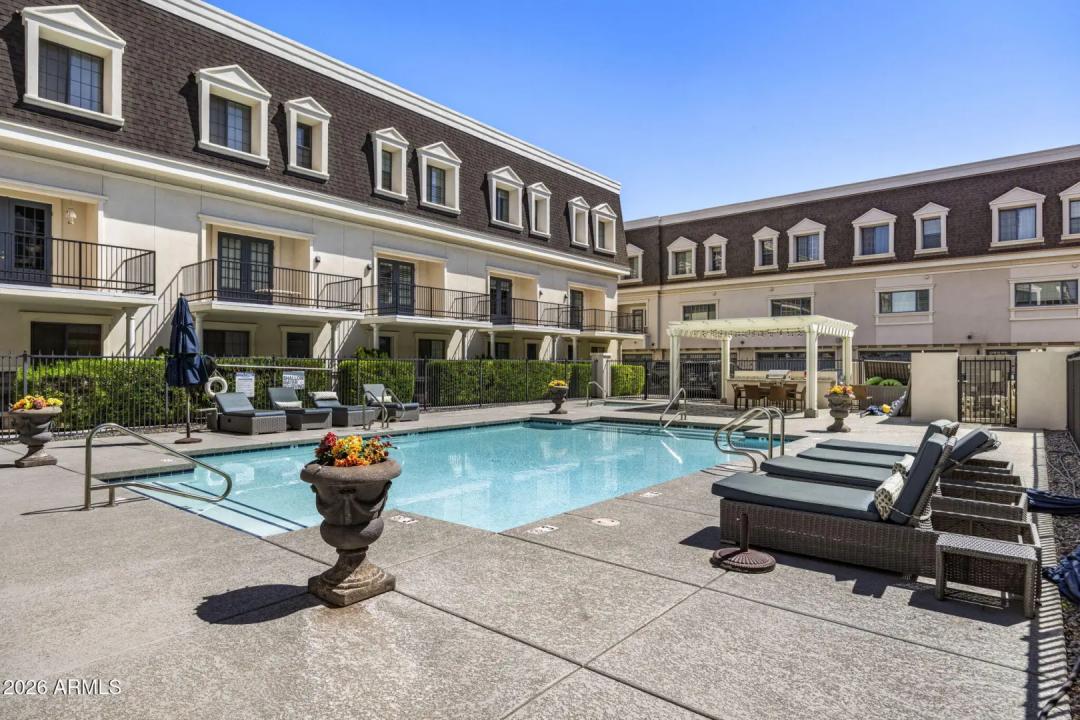 Real Estate Picture 32