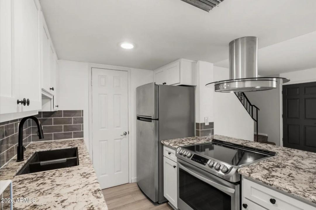 Real Estate Picture 4