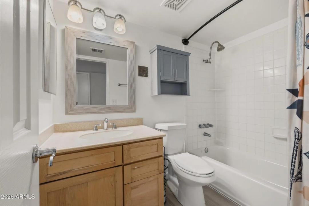Real Estate Picture 7