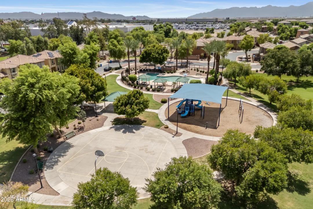 Real Estate Picture 50