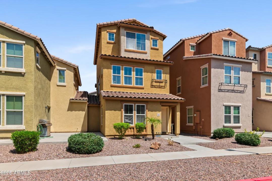 Real Estate Picture 4