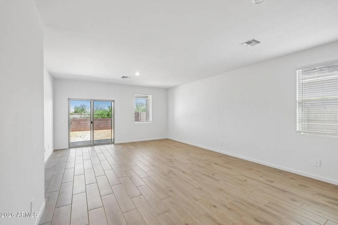 Real Estate Picture 3