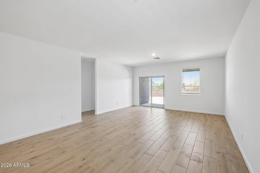 Real Estate Picture 4