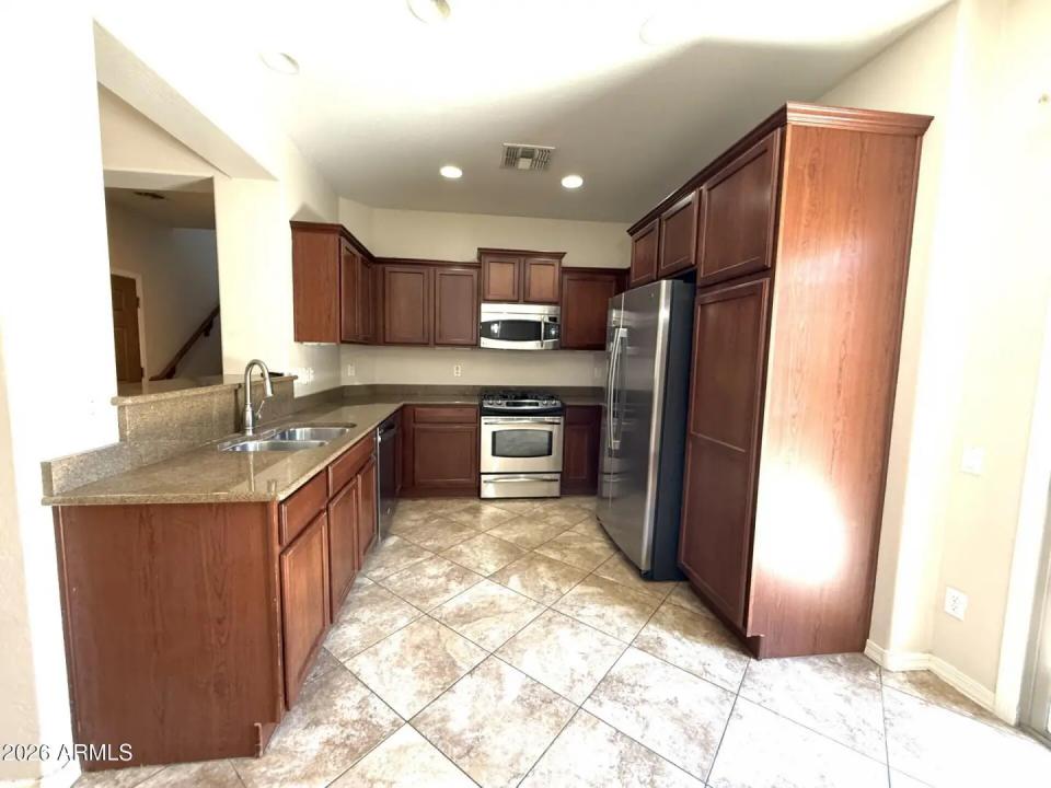 Real Estate Picture 3