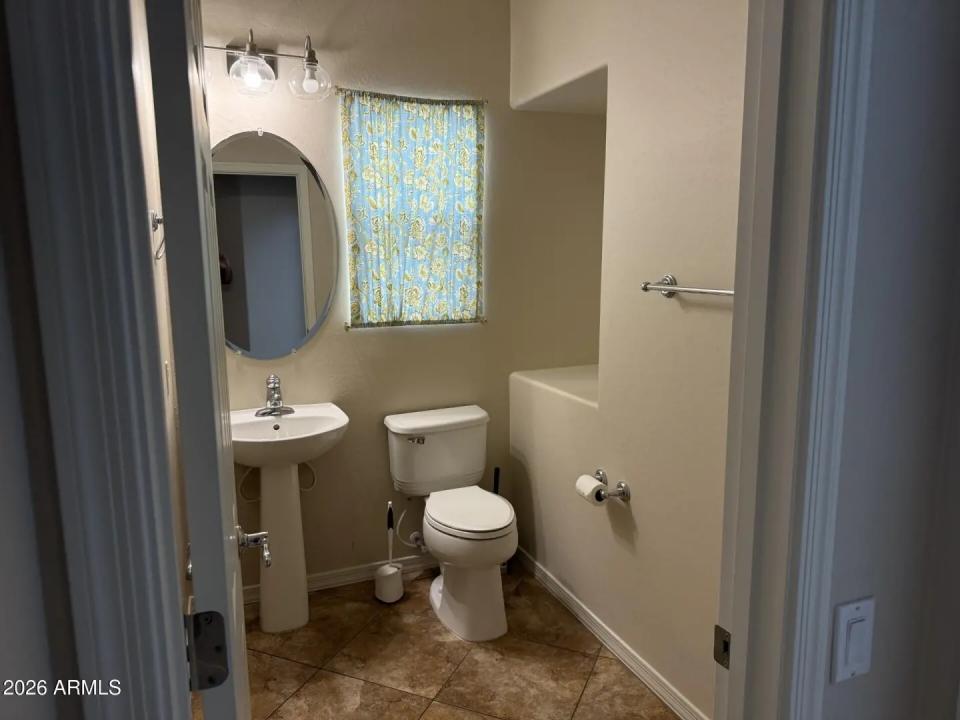 Real Estate Picture 9