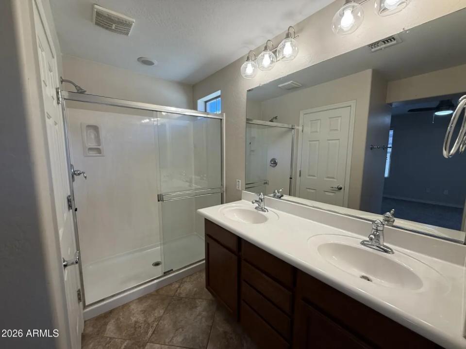 Real Estate Picture 11