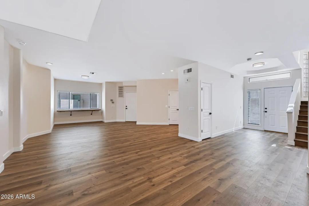 Real Estate Picture 9